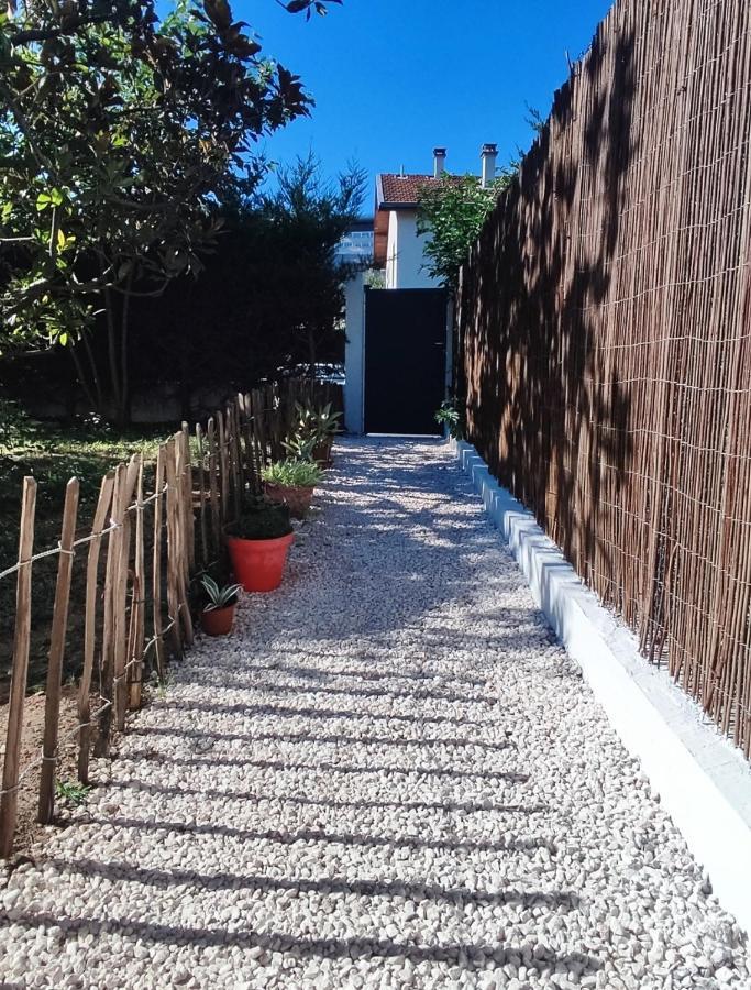 Superbe Appartement Avec Jacuzzi Avec Jardin Prive Lyon Exterior foto